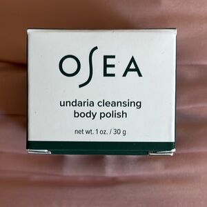 Sea Undaria Cleansing Body Polish - White